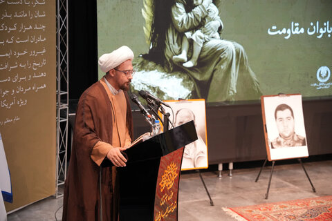 تصاویر/ محفل شعر بزرگداشت بانوان مقاومت در ارومیه