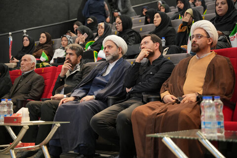 تصاویر/ محفل شعر بزرگداشت بانوان مقاومت در ارومیه