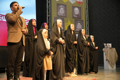 تصاویر/ محفل شعر بزرگداشت بانوان مقاومت در ارومیه