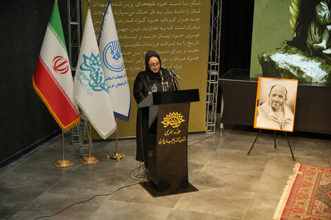 تصاویر/ محفل شعر بزرگداشت بانوان مقاومت در ارومیه