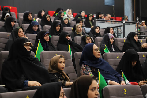 تصاویر/ محفل شعر بزرگداشت بانوان مقاومت در ارومیه