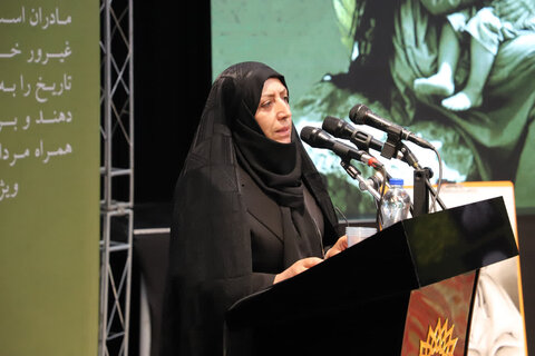 تصاویر/ محفل شعر بزرگداشت بانوان مقاومت در ارومیه