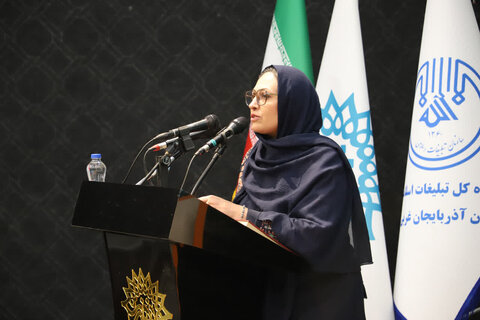 تصاویر/ محفل شعر بزرگداشت بانوان مقاومت در ارومیه