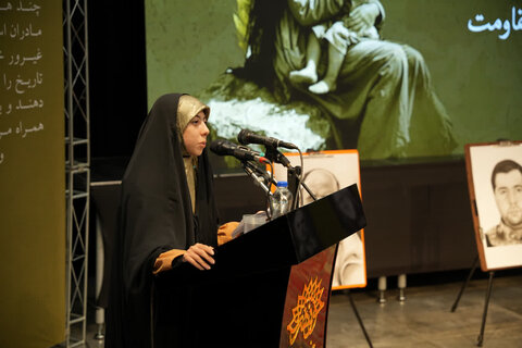 تصاویر/ محفل شعر بزرگداشت بانوان مقاومت در ارومیه
