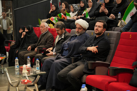 تصاویر/ محفل شعر بزرگداشت بانوان مقاومت در ارومیه