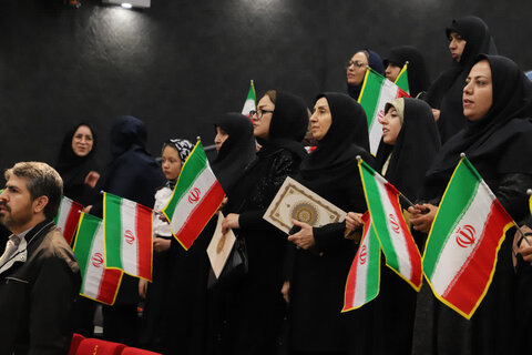 تصاویر/ محفل شعر بزرگداشت بانوان مقاومت در ارومیه