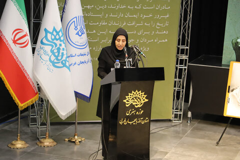 تصاویر/ محفل شعر بزرگداشت بانوان مقاومت در ارومیه