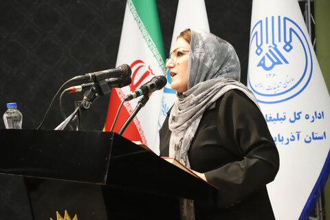 تصاویر/ محفل شعر بزرگداشت بانوان مقاومت در ارومیه