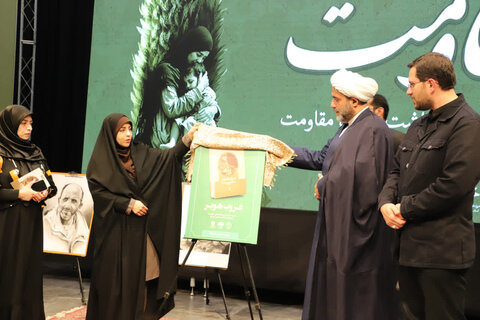 تصاویر/ محفل شعر بزرگداشت بانوان مقاومت در ارومیه