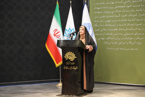 تصاویر/ محفل شعر بزرگداشت بانوان مقاومت در ارومیه