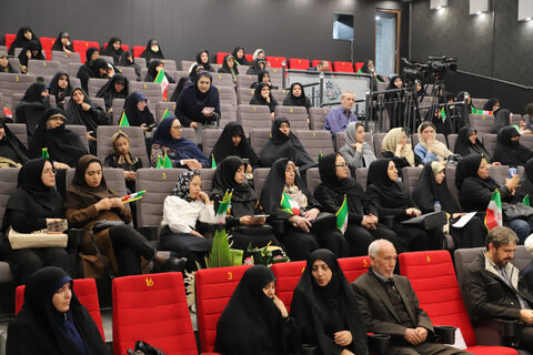 تصاویر/ محفل شعر بزرگداشت بانوان مقاومت در ارومیه