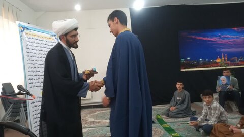 تصاویر/ تقدیر از ممتازین مسابقات علمی مدرسه علمیه نقده