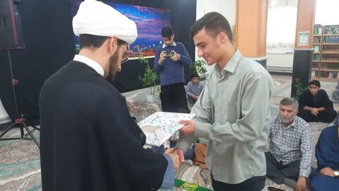 تصاویر/ تقدیر از ممتازین مسابقات علمی مدرسه علمیه نقده