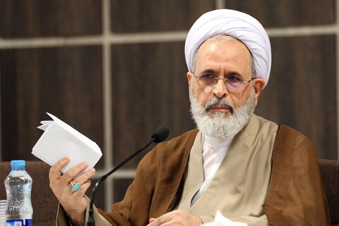 نئی نسل کی تربیت انتہائی اہمیت رکھتی ہے / طلاب کے اندر جدید دور کے چیلنجز کا مقابلہ کرنے کی صلاحیت پیدا کریں