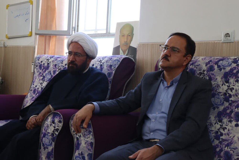 امام جمعه اشکذر با مسئول سرای مهر و مؤسسه خیریه سیدالشهدا(ع) دیدار کرد