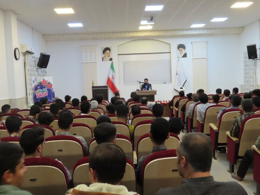 تصاویر/ جلسه آموزشی توجیهی بسیجیان اردکان با حضور دادستان جدید