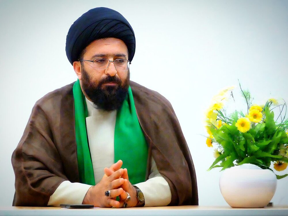 معلم رسالت و هدف پیامران را دنبال می کند