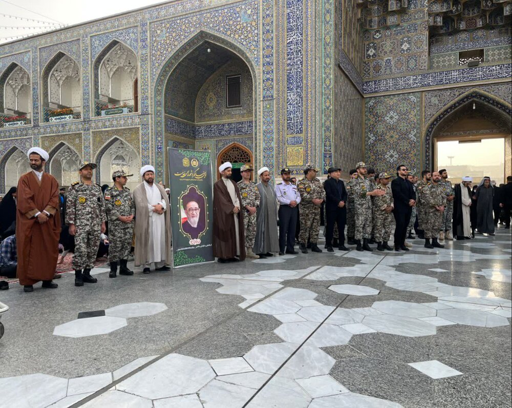 تشرف کارکنان عقیدتی سیاسی منطقه پدافند هوایی شمال شرق ارتش به حرم مطهر رضوی