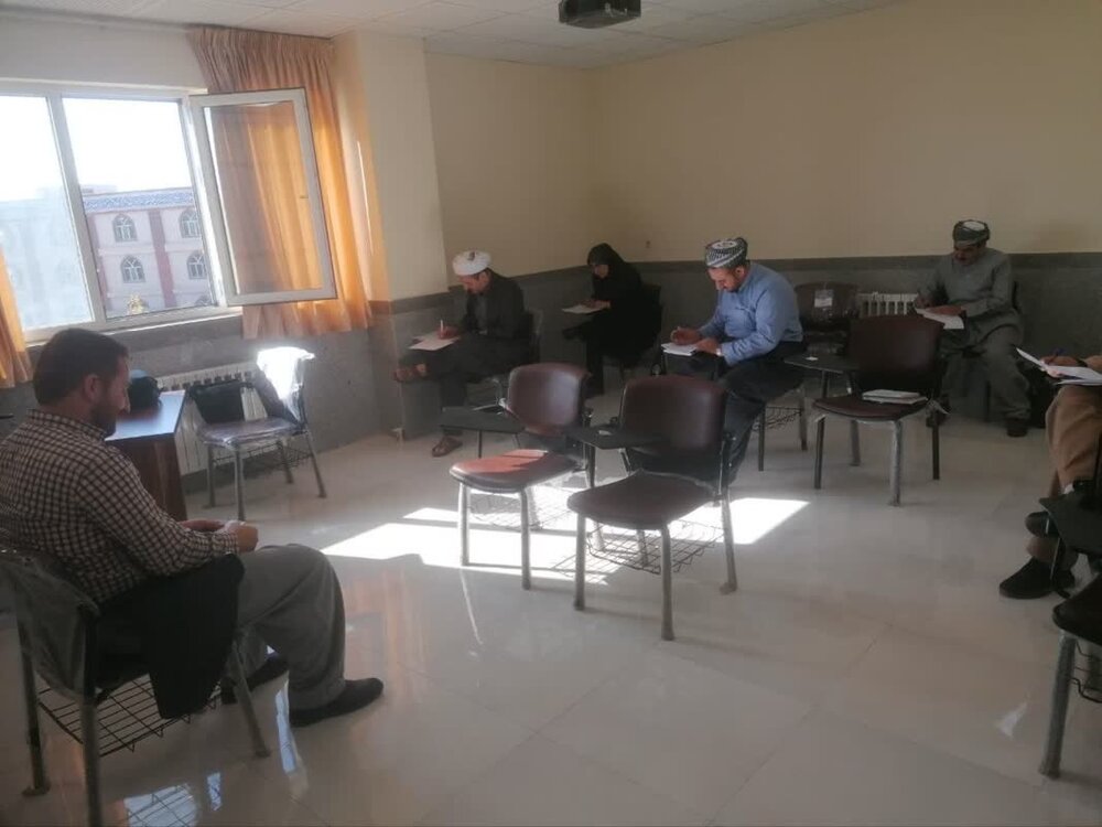 آزمون تعیین سطح ۱ و ۲ دوره‌های تکمیلی طلاب اهل سنت کردستان برگزار شد