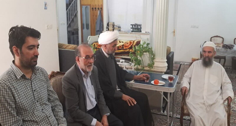 عیادت نمایندگان آیت الله اعرافی از استاد و محقق پیشکسوت + عکس