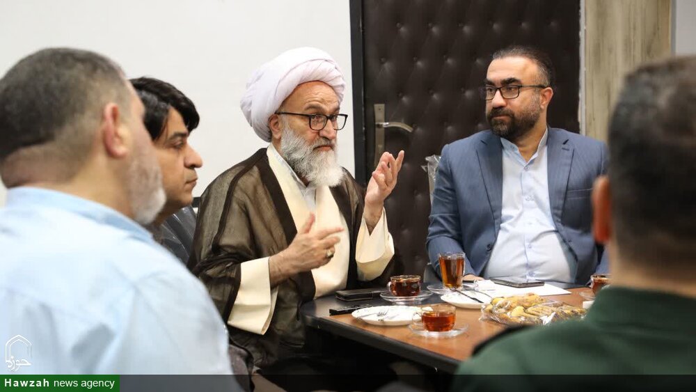 مراسم تجلیل از خانواده معظم شهدا و پرسنل بیمارستان گلستان اهواز