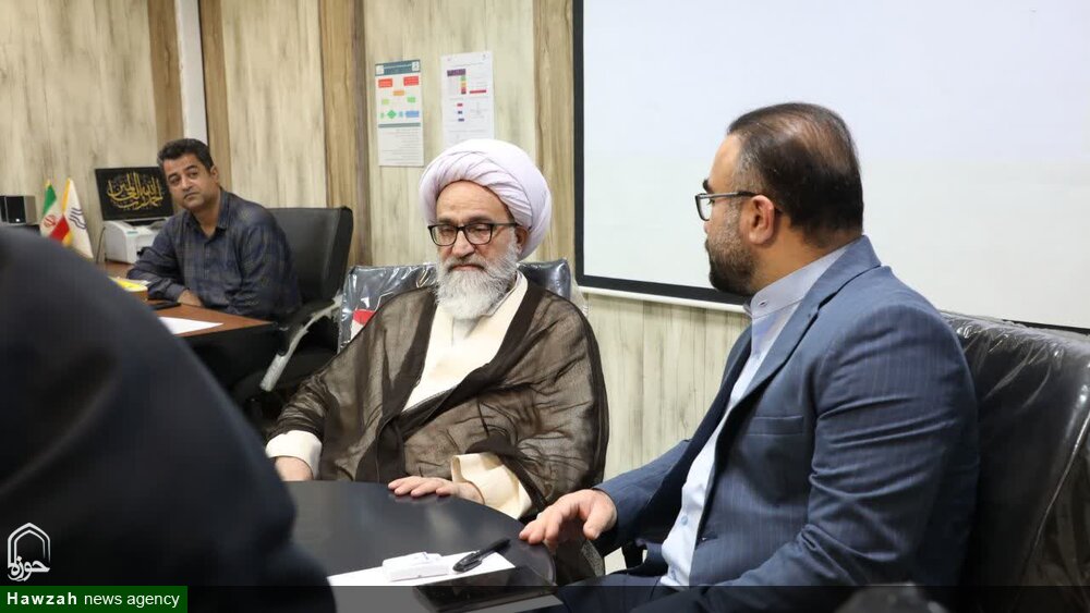 مراسم تجلیل از خانواده معظم شهدا و پرسنل بیمارستان گلستان اهواز