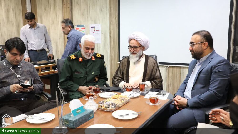 شهدا سرچشمه عزت و بیداری ملت ایران‌ هستند