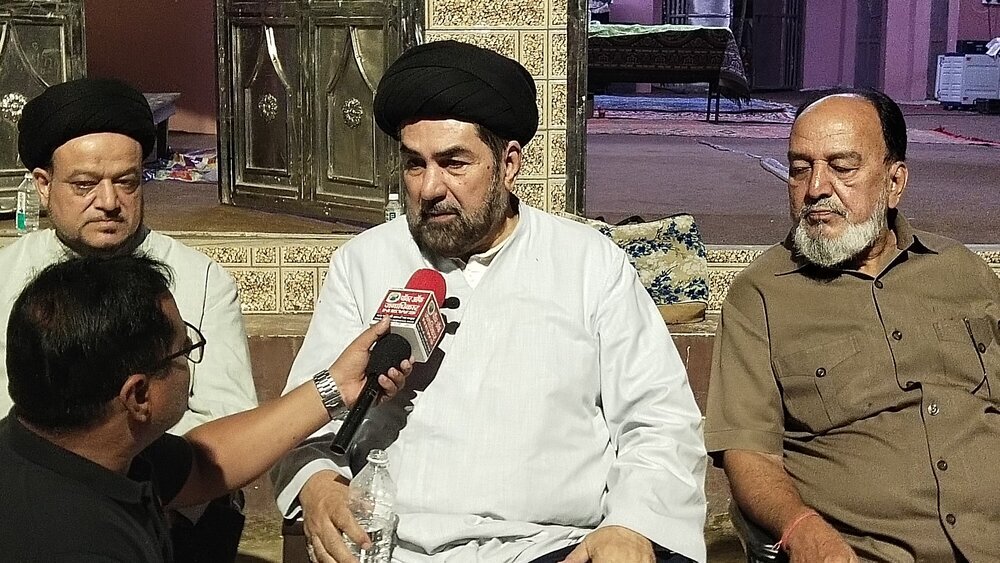 Hujjatul Islam wal Muslimin Sayyid Kalbe Jawad Naqvi di India Diserang Oleh Orang Tak Dikenal Saat Sedang Memberikan Ceramah