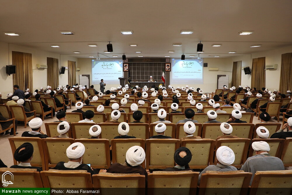 नई पीढ़ी का प्रशिक्षण अत्यंत महत्व रखता है / धार्मिक छात्रो मे आधुनिक दौर के चुनौतियों का मुकाबला करने की क्षमता पैदा करें