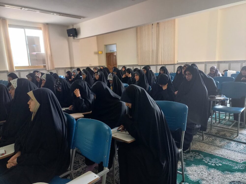 نشست علمی پژوهشی مدرسه علمیه تخصصی فاطمیه کرمان