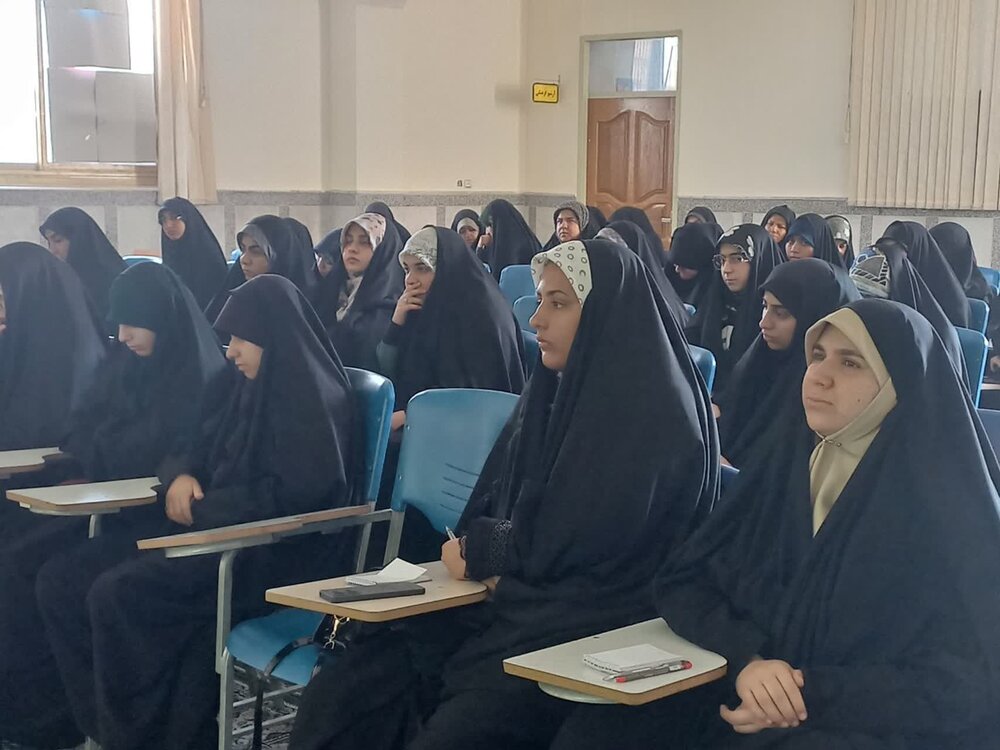 نشست علمی پژوهشی مدرسه علمیه تخصصی فاطمیه کرمان