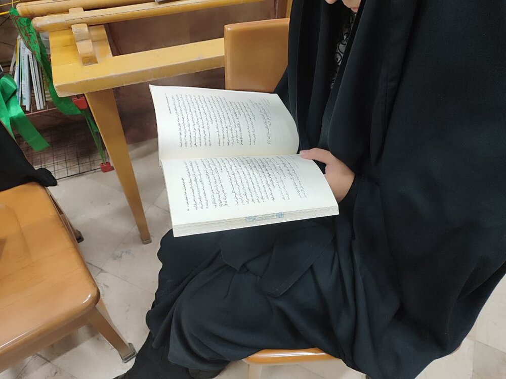 جلسه درس «روش تحقیق» طلاب مدرسه علمیه تخصصی فاطمیه کرمان