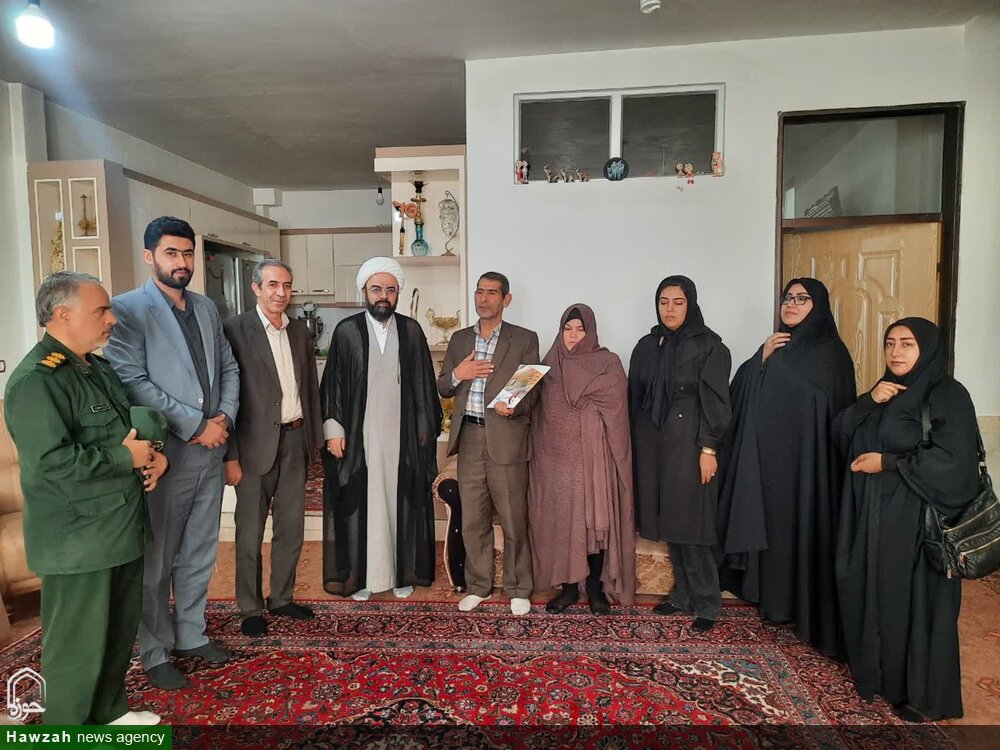 ایثارگران نماد عزت و اقتدار ملت ایران هستند