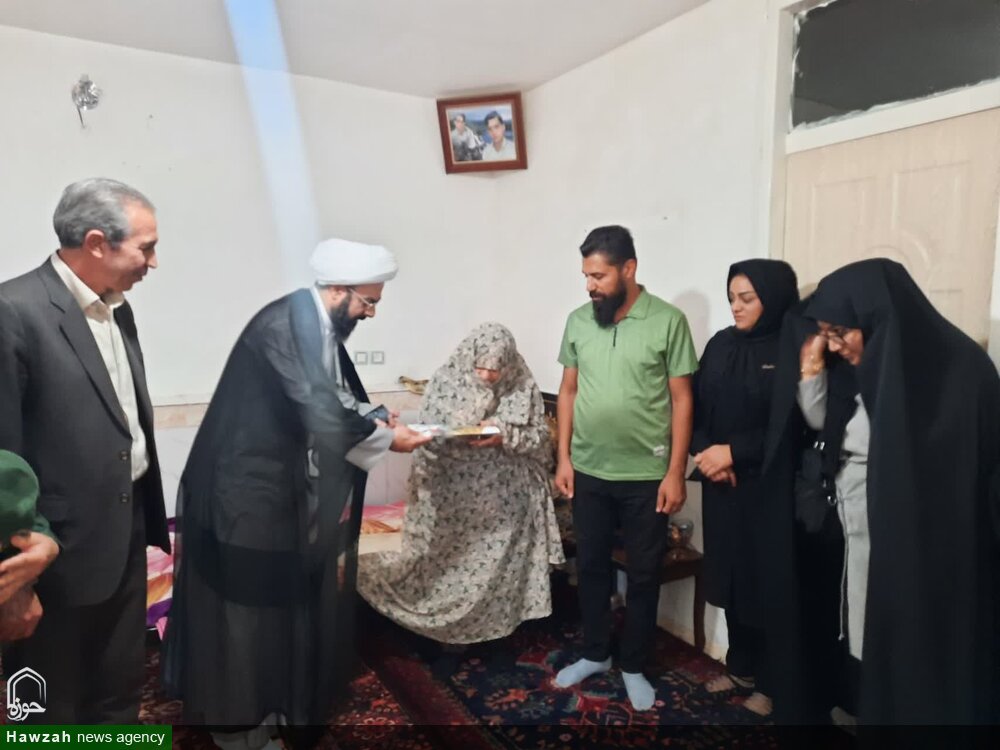 ایثارگران نماد عزت و اقتدار ملت ایران هستند