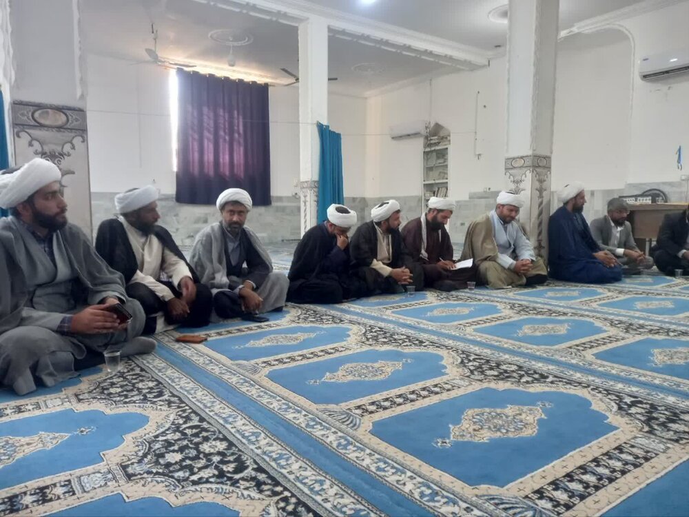 حضور روحانیون شهرستان ریگان در نشست ماهانه و تبادل نظر درباره تقویت فعالیت‌های تبلیغی و فرهنگی.