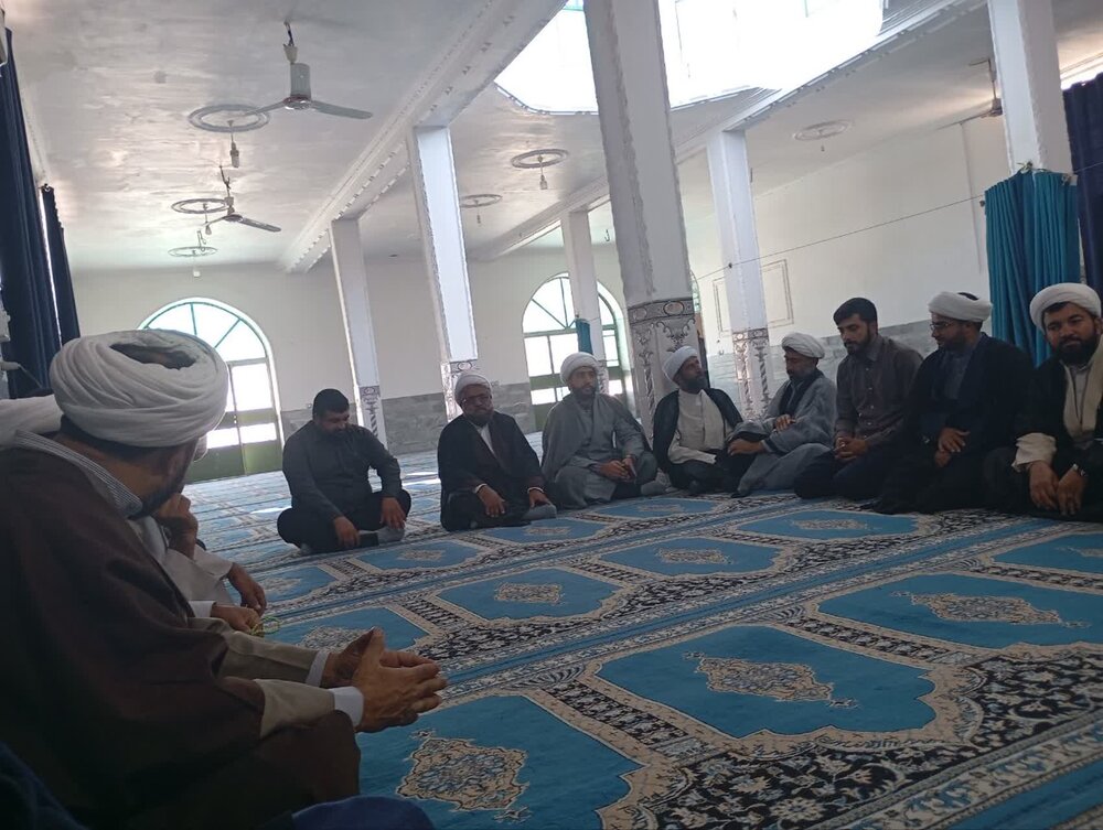 حضور فعال روحانیون شهرستان ریگان در نشست ماهانه و ارائه پیشنهادهای تبلیغی و فرهنگی.