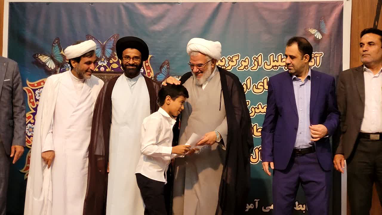 تربیت حافظ قرآن، انسانسازی و فتح قلههای علم است