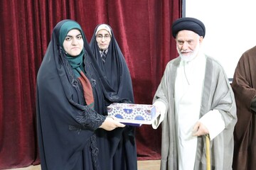 تصاویر/ تجلیل از حافظان دارالقرآن بسیج دیّر