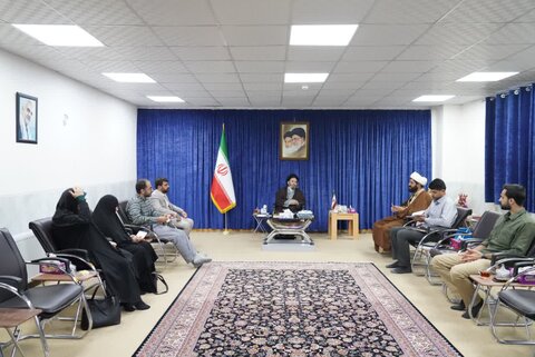 تصاویر دیدار اعضای ستاد نماز جمعه خرم آباد با نماینده ولی‌فقیه در لرستان