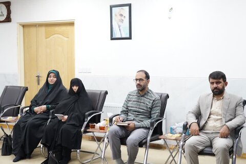 تصاویر دیدار اعضای ستاد نماز جمعه خرم آباد با نماینده ولی‌فقیه در لرستان