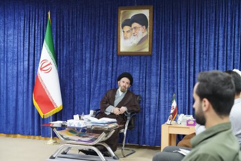 تصاویر دیدار اعضای ستاد نماز جمعه خرم آباد با نماینده ولی‌فقیه در لرستان