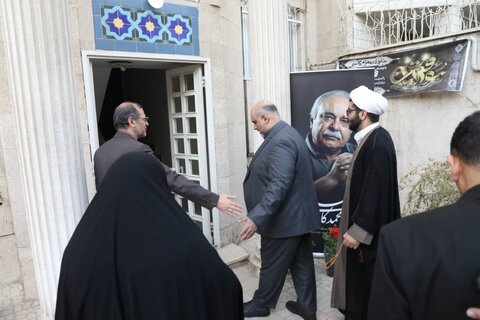 تصاویر/ همدردی معاون اجتماعی و فرهنگی شهرداری تهران با خانواده مرحوم کاسبی