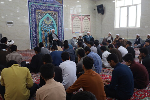 تصاویر/ دیدار نماینده ولی فقیه در استان با طلاب مدرسه علمیه امام علی (ع) میناب