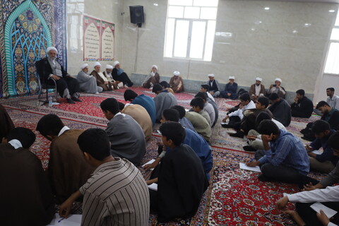 تصاویر/ دیدار نماینده ولی فقیه در استان با طلاب مدرسه علمیه امام علی (ع) میناب