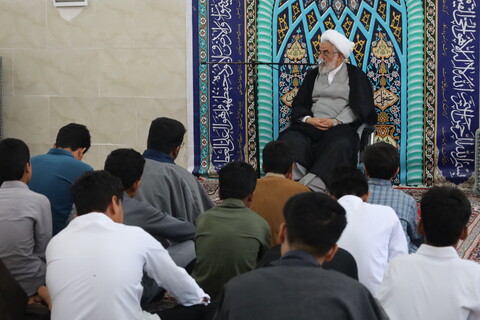 تصاویر/ دیدار نماینده ولی فقیه در استان با طلاب مدرسه علمیه امام علی (ع) میناب