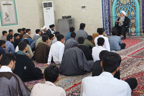 تصاویر/ دیدار نماینده ولی فقیه در استان با طلاب مدرسه علمیه امام علی (ع) میناب