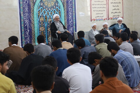 تصاویر/ دیدار نماینده ولی فقیه در استان با طلاب مدرسه علمیه امام علی (ع) میناب