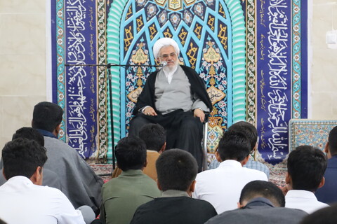 تصاویر/ دیدار نماینده ولی فقیه در استان با طلاب مدرسه علمیه امام علی (ع) میناب