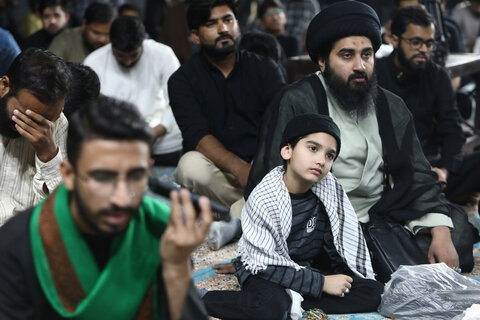 تصاویر/ مراسم عزاداری اردو زبانان در حرم حضرت موسی مبرقع علیه السلام