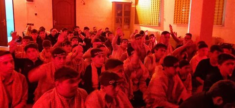 تصاویر/ برگزاری هیئت هفتگی نوجوانان در شاهین دژ